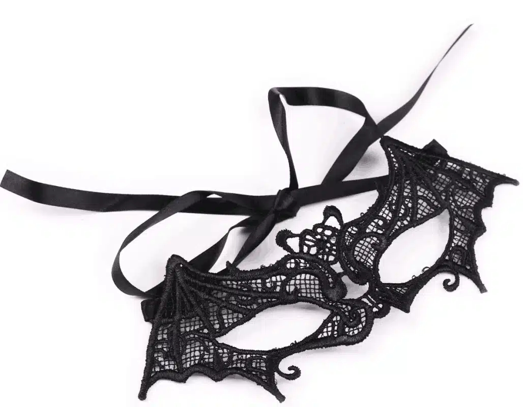 Βενετσιάνικη Υφασμάτινη Μάσκα Ματιών Νυχτερίδα με Μακραμέ, Δαντέλα και Κορδελάκια Μαύρη Βενετσιάνικη Υφασμάτινη Μάσκα Ματιών Νυχτερίδα με Μακραμέ, Δαντέλα και Κορδελάκια Μαύρη